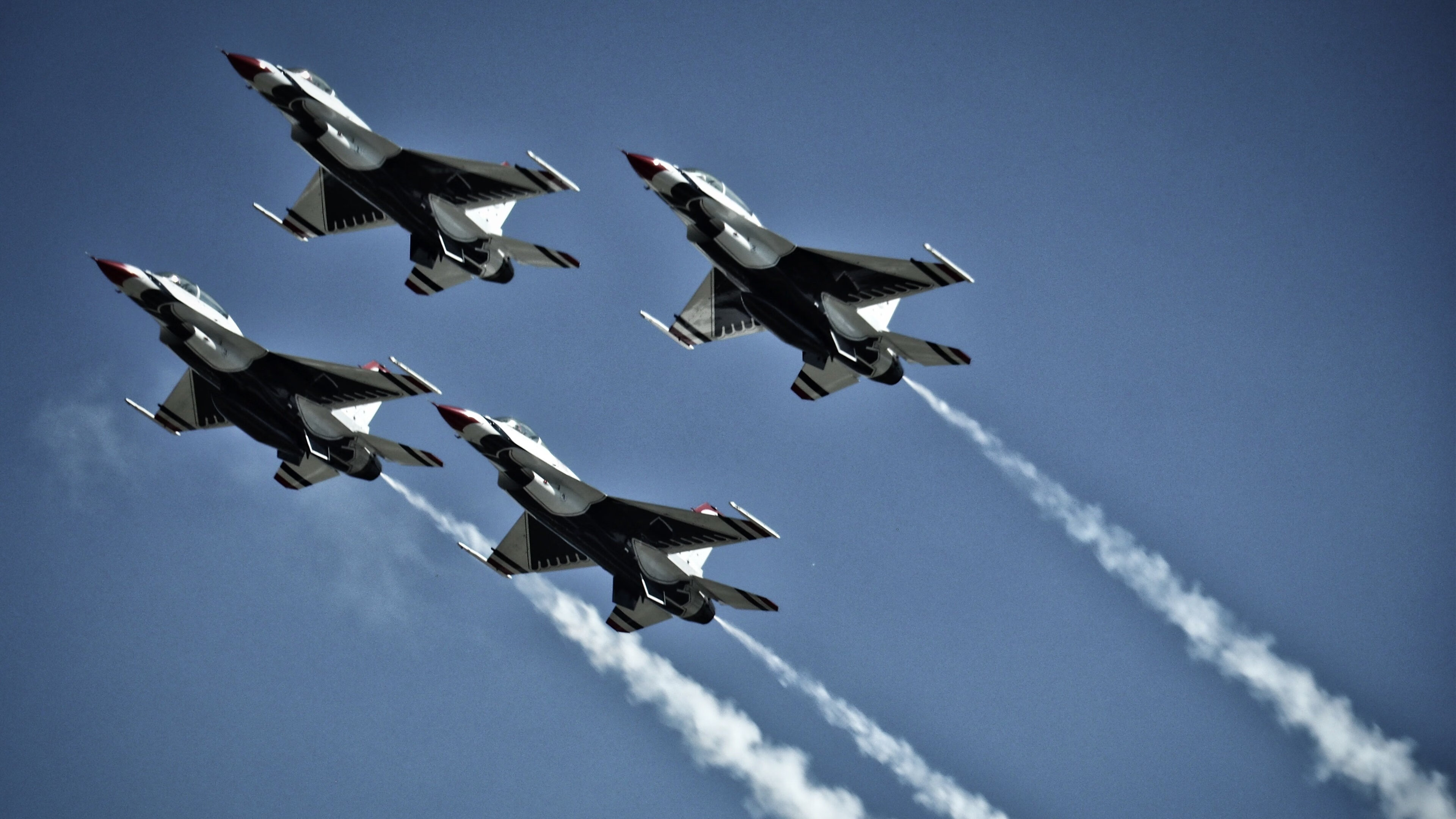 _快船队迎战强敌，奋力拼搏_，快船队的比赛