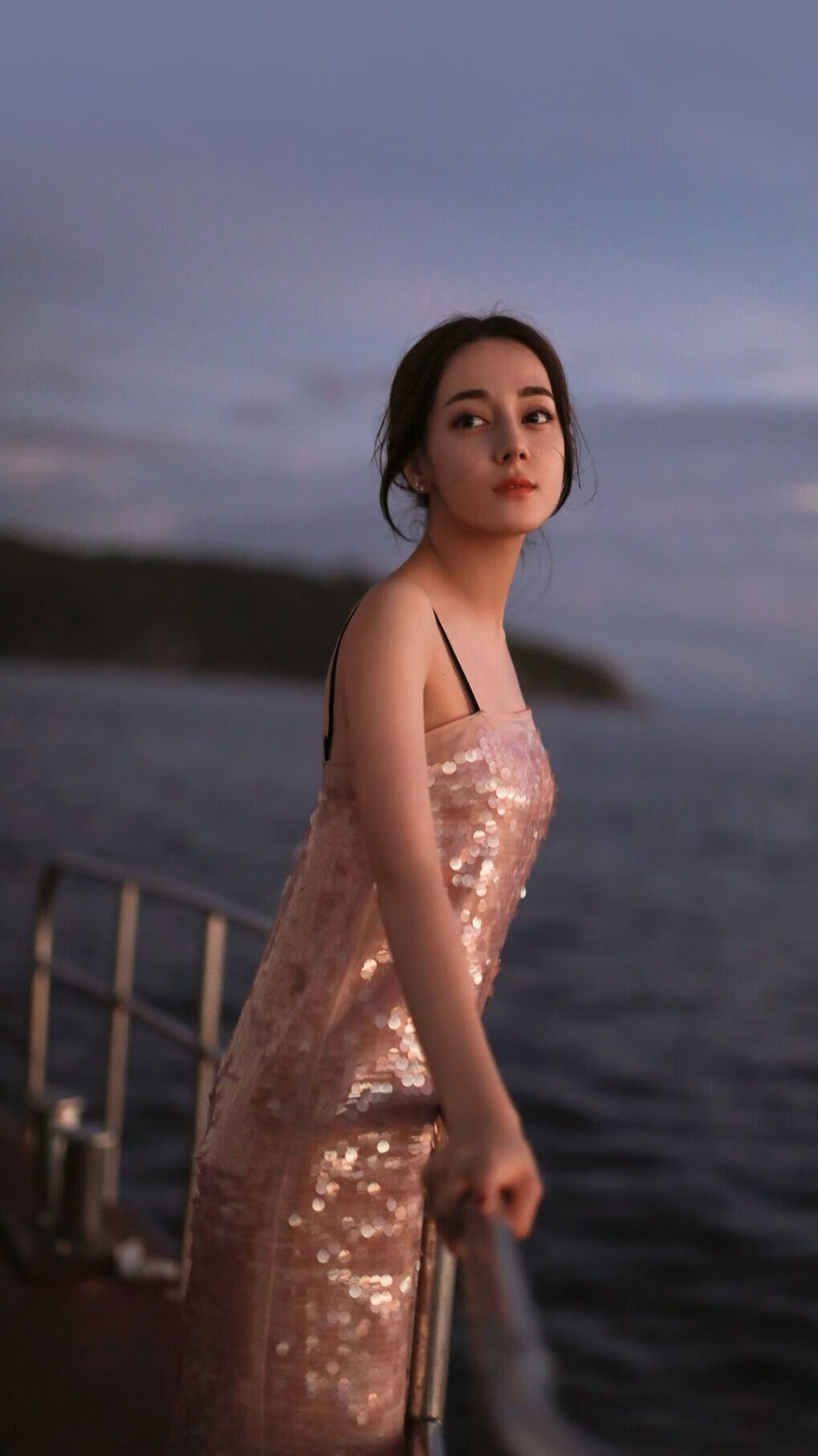 掘金队约基奇成为首位背靠背三双场均中锋，掘金队约基奇之前的中锋