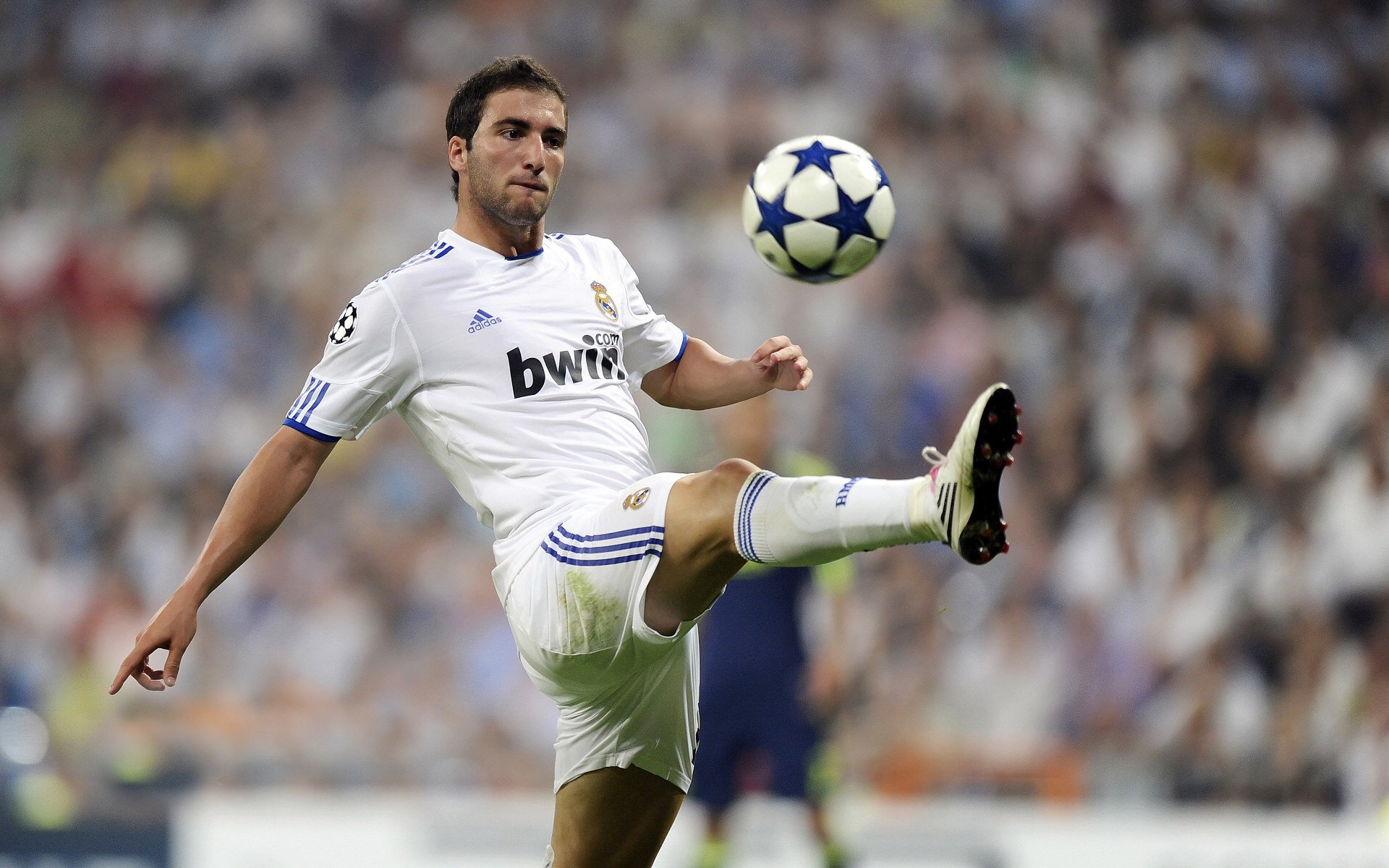 中超球队战术体系多样，比赛精彩纷呈，中超联赛特点