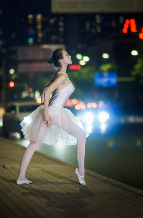 沃尔夫斯堡主场1-0战胜斯图加特，状态回暖，沃尔夫斯堡队主客场球衣